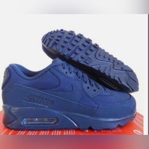 NIKE AIR MAX 90
ESSENTIAL BLUE MIDNIGHT.
